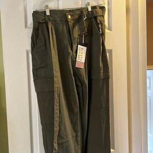 NWT Almost Famous Jogger Size XL